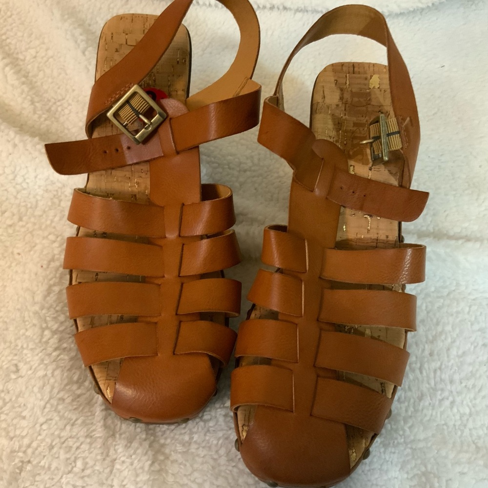 Like New tan sandals chunky heels Size 10 Kork ease Korky’s platform
